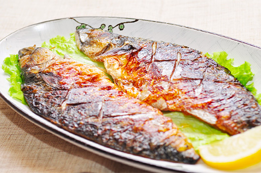 Maquereau à la poêle avec sauce de soja + un bol de riz blanc