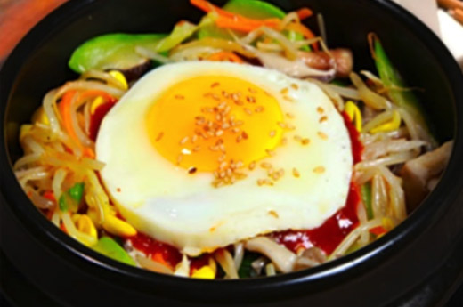 Bibimbap aux légumes et tofu